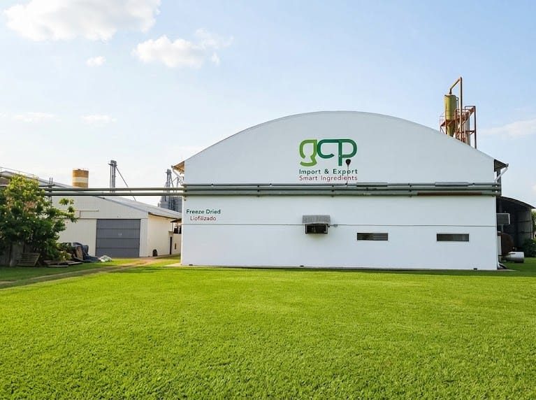 Cultivating Bolivia's finest superfoods is just the first step of our journey. For a grain of chia, quinoa, or amaranth to retain its nutritional properties intact and reach the most demanding markets, a cutting-edge agro-industrial process is required.