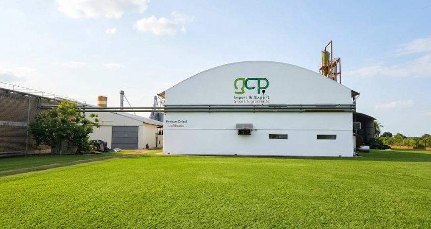Cultivating Bolivia's finest superfoods is just the first step of our journey. For a grain of chia, quinoa, or amaranth to retain its nutritional properties intact and reach the most demanding markets, a cutting-edge agro-industrial process is required.